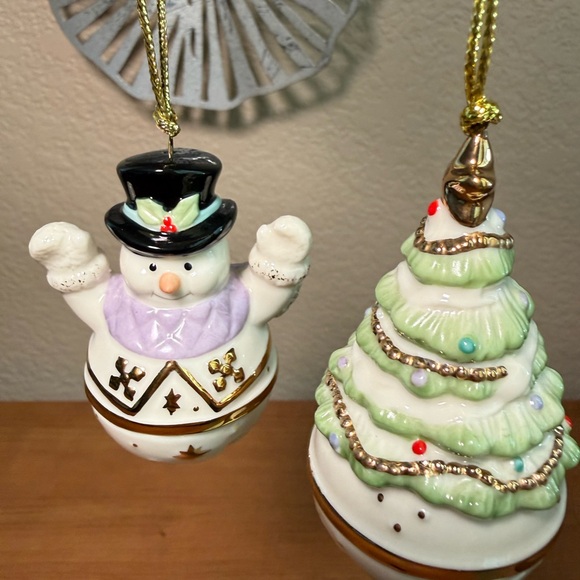 Lenox Set of 4 Mini Sleigh Bell
Ornaments Original
Packaging Excellent
Condition - Picture 6 of 8